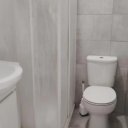 Проживання в сім'ї Center *